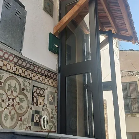 Vico Poerio 1 * Tursi